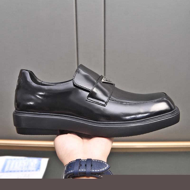 Pra*a leather shoes